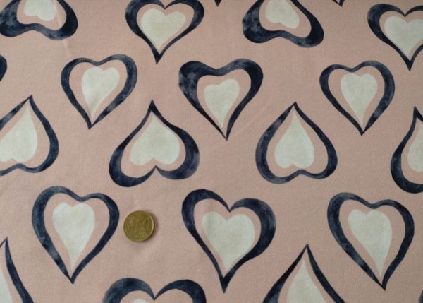 Love Heart Hilco Sweatstoff in rosé mit übergroßen Herzen